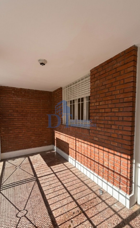 Casa de 3 Ambientes con Hermoso Patio en Ubicacion Estrategica - Quilmes