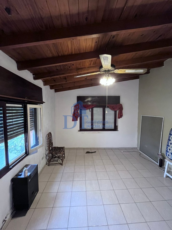 Casa 3 Ambientes con Gran Patio, Pileta, Quincho y Doble Cochera