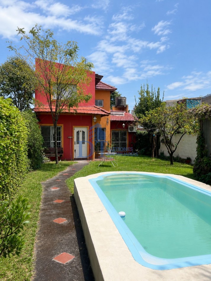 Casa 3 Ambientes con Gran Patio, Pileta, Quincho y Doble Cochera