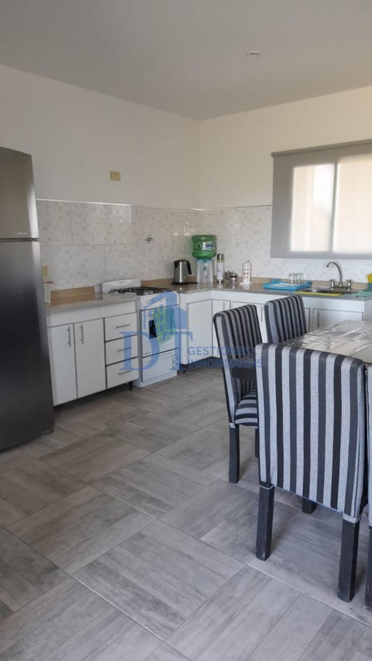 Moderna Casa con Pileta en Pedregales
