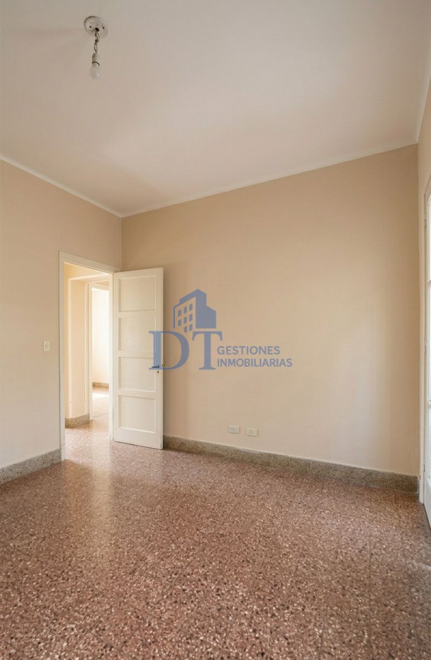 Casa de 3 Ambientes con Hermoso Patio en Ubicacion Estrategica - Quilmes